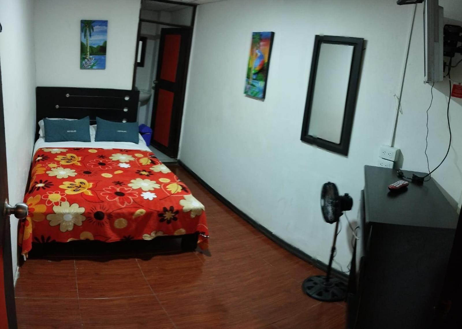 Hotel Colonial Armenia Ro エクステリア 写真